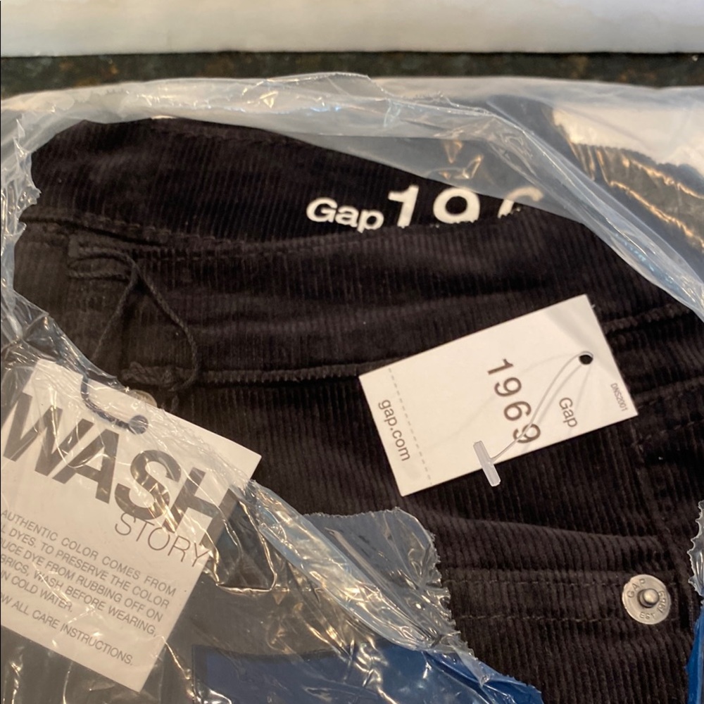 NWT  GAP 1969 Black Corduroy Jeans